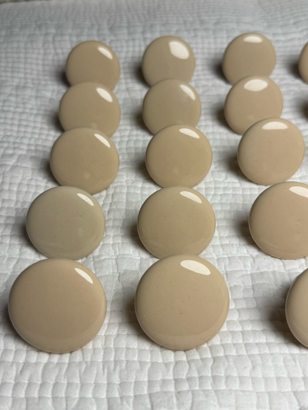 VTG Lot of 26 Cream Ceramic Cabinet Knobs Drawer Pulls Round Taiwan Mid Century